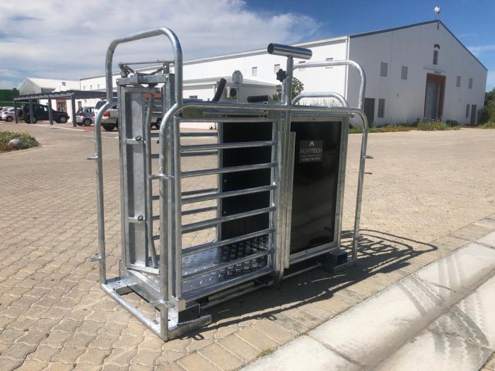 Agritech Steelworks - Sheep Draft Crate with Neck Clamp