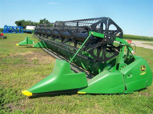 John Deere - 635F Auger Header